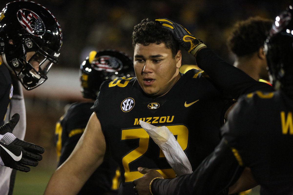 Senior day was extra special for #Mizzou's <a href="/A_RolandLXI/">Adam Z Roland</a>.

He wore his grandfather Johnny Roland's retired #23 jersey. 

#MIZ #ShowMe 🐯🏈