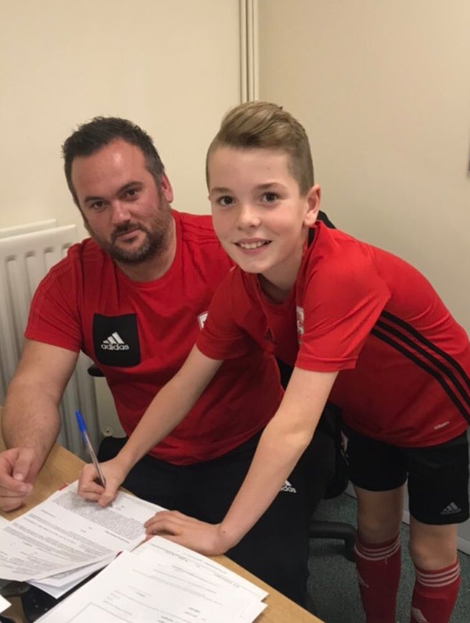najuniorsfc's tweet photo. Big day for Zack from our Under 12’s as he signs to play for @Boro academy - well done Zack and all the best 👍⚽️ #ZB11 https://t.co/riE9UajOEx