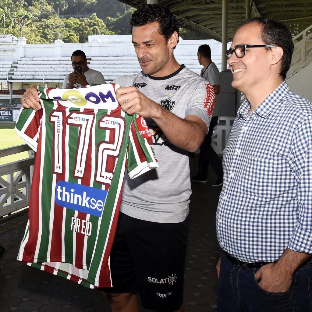 NostalgiaFlu's tweet photo. Quando você acha que já superou a ex ela vem e plau https://t.co/tMLaEPJMsv