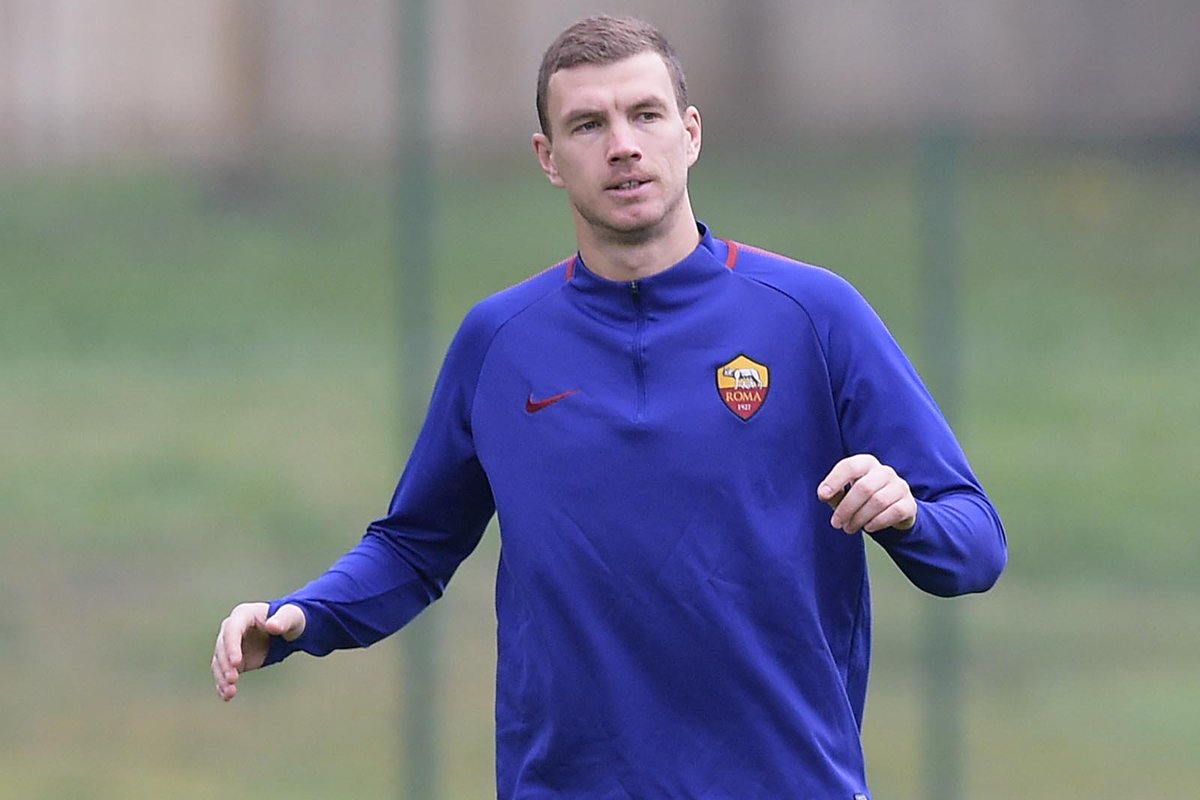 dzeko_diamond's tweet photo. Edin Džeko - today's training session😀💪... @EdDzeko #ASRoma #traiining #fun #Dzeko #DajeEdin #ForzaRoma https://t.co/zGUJzozIhN