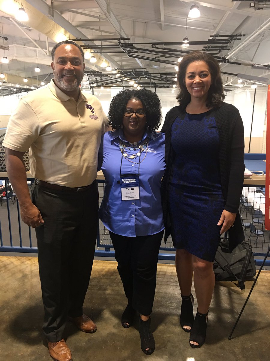 KFinProductions's tweet photo. #2017WelcomeCenterRetreat @VisitOWA 
What at an absolute treat, being asked to motivate, pump up&amp;speak to amazing these Welcome Center SUPERSTARS. I tag teamed w my amazingly brilliant,talented,well versed husband @KSharkFin1 to share our best practices @dffaaht1 @VisitMobileBiz https://t.co/WND9Sga9DQ