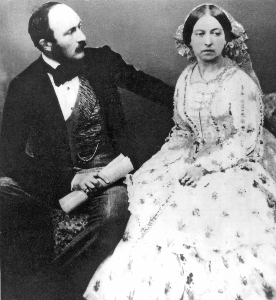 MilleniumBellaM's tweet photo. #Curiosidades Hoy en la #GalaNocturna tendremos a las 9:00 PM la “Sinfonía N. 5 en Si mayor” de #Schubert. 🎼👌¿Sabían que la #ReinaVictoria y su esposo, el #PríncipeAlberto, amaban la música de este #compositor? 👑❤#FelizMartes ¡#EnMiLibro yo quiero datos históricos! https://t.co/euRMcffvnZ