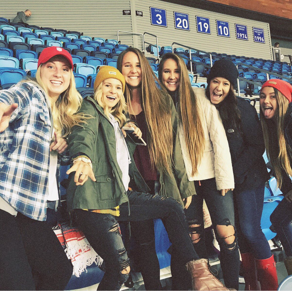lexiiannnn's tweet photo. couldn't ask for a better group of gals!!! https://t.co/E95jwtkavH