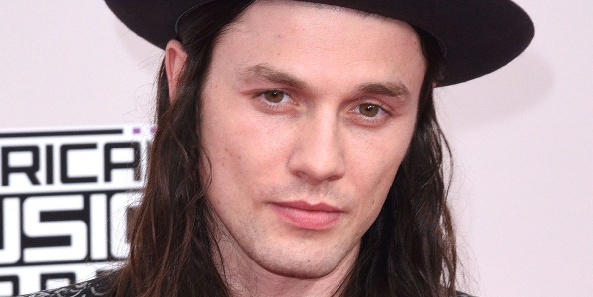 digitalspy's tweet photo. FYI, James Bay has cut off all his hair and he looks SO different... 💁🏻♂️
#StillBae
https://t.co/cQqbLcXDdR https://t.co/SmKPNIWRp1