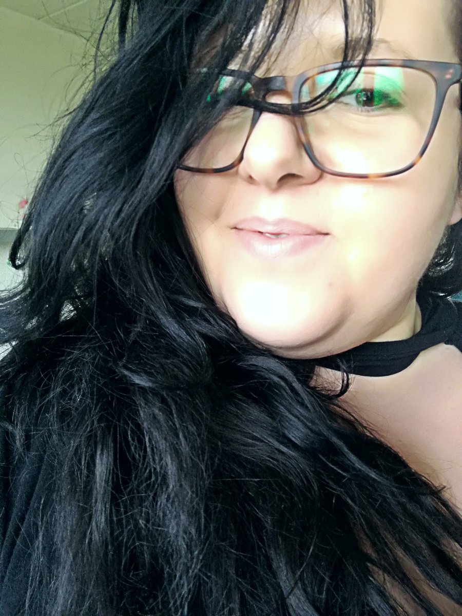 KateInNetherlan's tweet photo. #sfnr #polishgirl #NL #Netherlands #justhappy #Longhairdontcare #glasses https://t.co/cntsGMuxEm