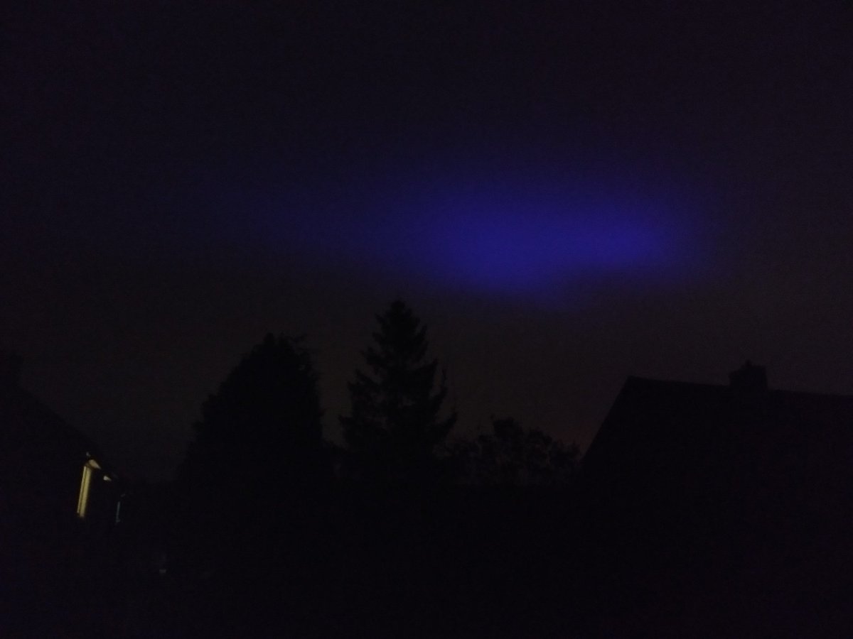 StellarHound's tweet photo. Does anyone know why there is a blue glow in the sky just North of Durham? Something to do with @lumieredurham maybe? https://t.co/yBQQqqWUTp