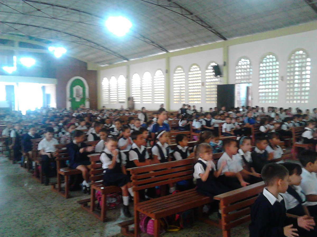 ue_col's tweet photo. Jornada de oración Un millón de niños rezando el Rosario. Jueves 19/10/2017 https://t.co/PL4uAEQ12k