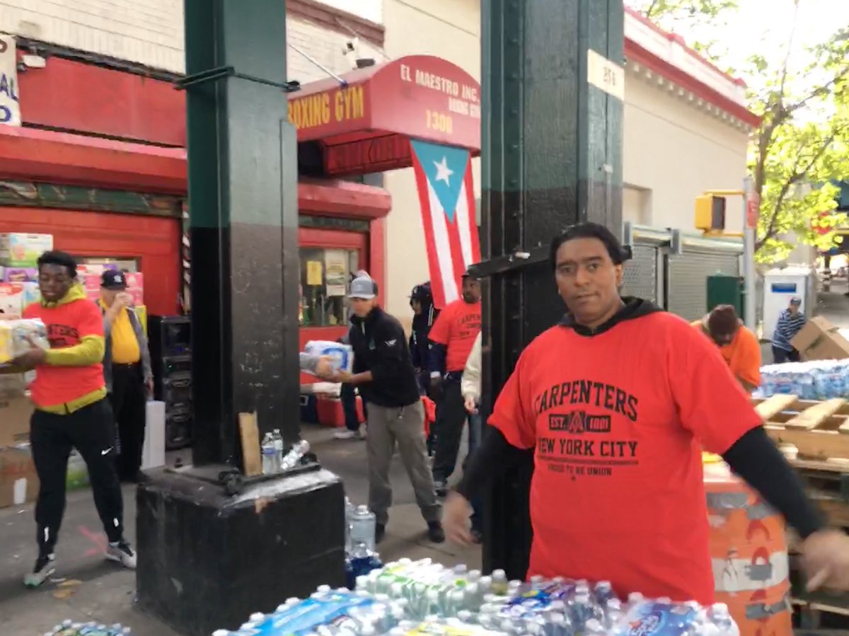 CarpentersNyc's tweet photo. #UnionCarpenters volunteering for #DisasterReliefEfforts at El Maestro Inc. in the #Bronx. #PuertoRicoRelief #UnidosPorPR #PuertoRicoSeLevanta https://t.co/bRSuKm2W28