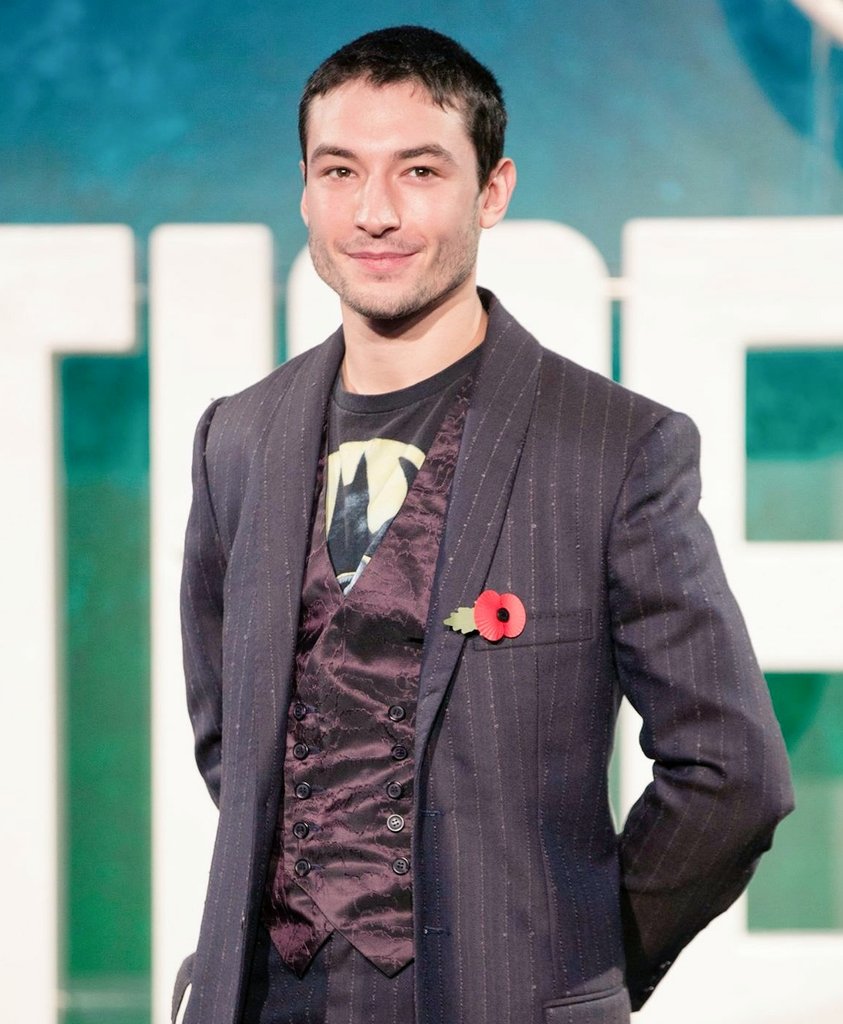 CBMsMatrix's tweet image. .
RT: Gal Gadot
LIKE: Ezra Miller 

#WonderWoman #TheFlash #JusticeLeague