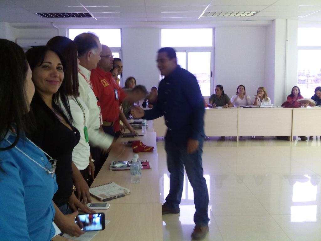 LucyRiveroVe's tweet photo. Reunión de Trabajo con el Gobernador del Pueblo Revolucionario Víctor Clark -Orientaciones de Gestión del Edo Falcón https://t.co/RVikmYURxA