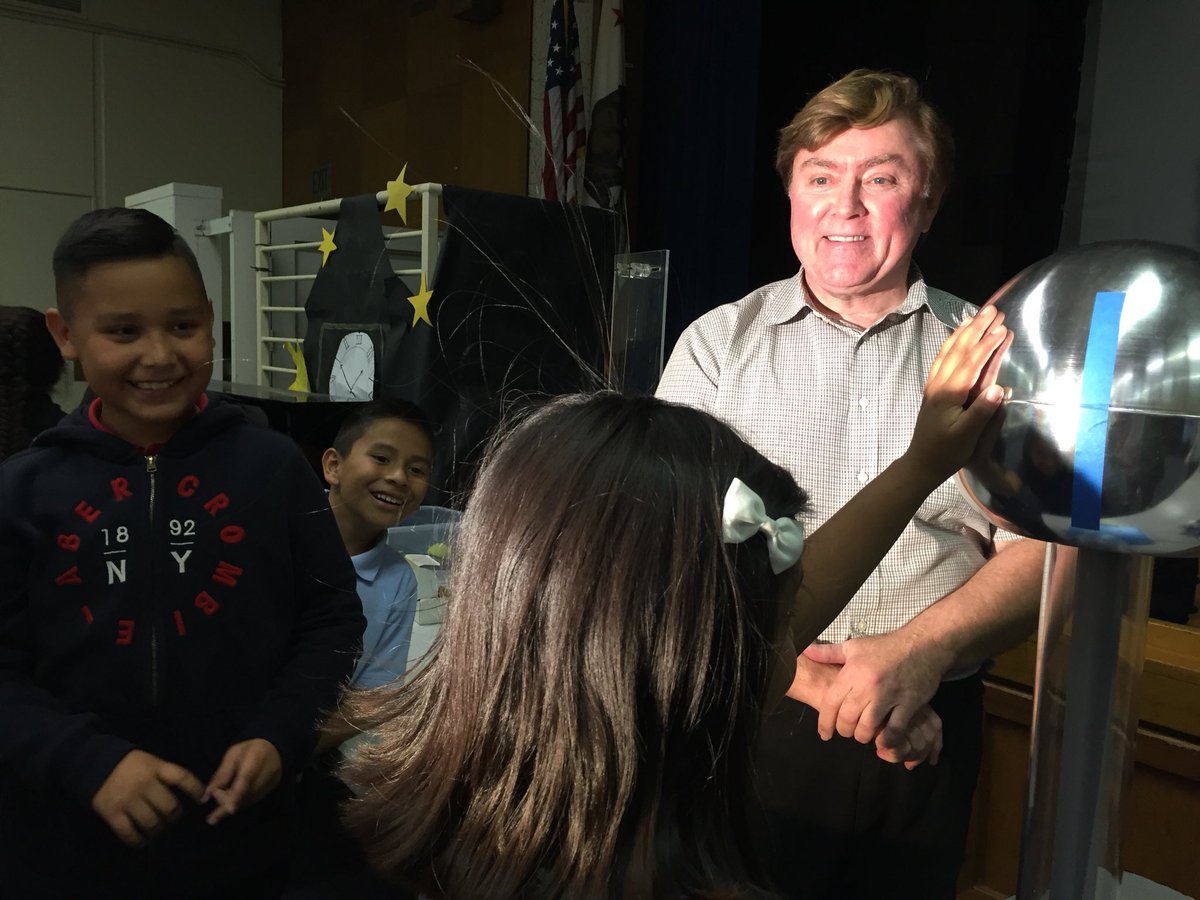 MonteVistaSAUSD's tweet photo. #UCIphysics brings science to life! https://t.co/hMH4Q2JRkm