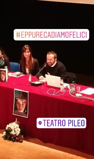 francecec's tweet photo. "Gli adolescenti sono quelli che leggono di più". Enrico Galiano presenta Eppure cadiamo felici @garzantilibri @enricogaliano #pratadipordenone https://t.co/Iv8xFFQ6WA