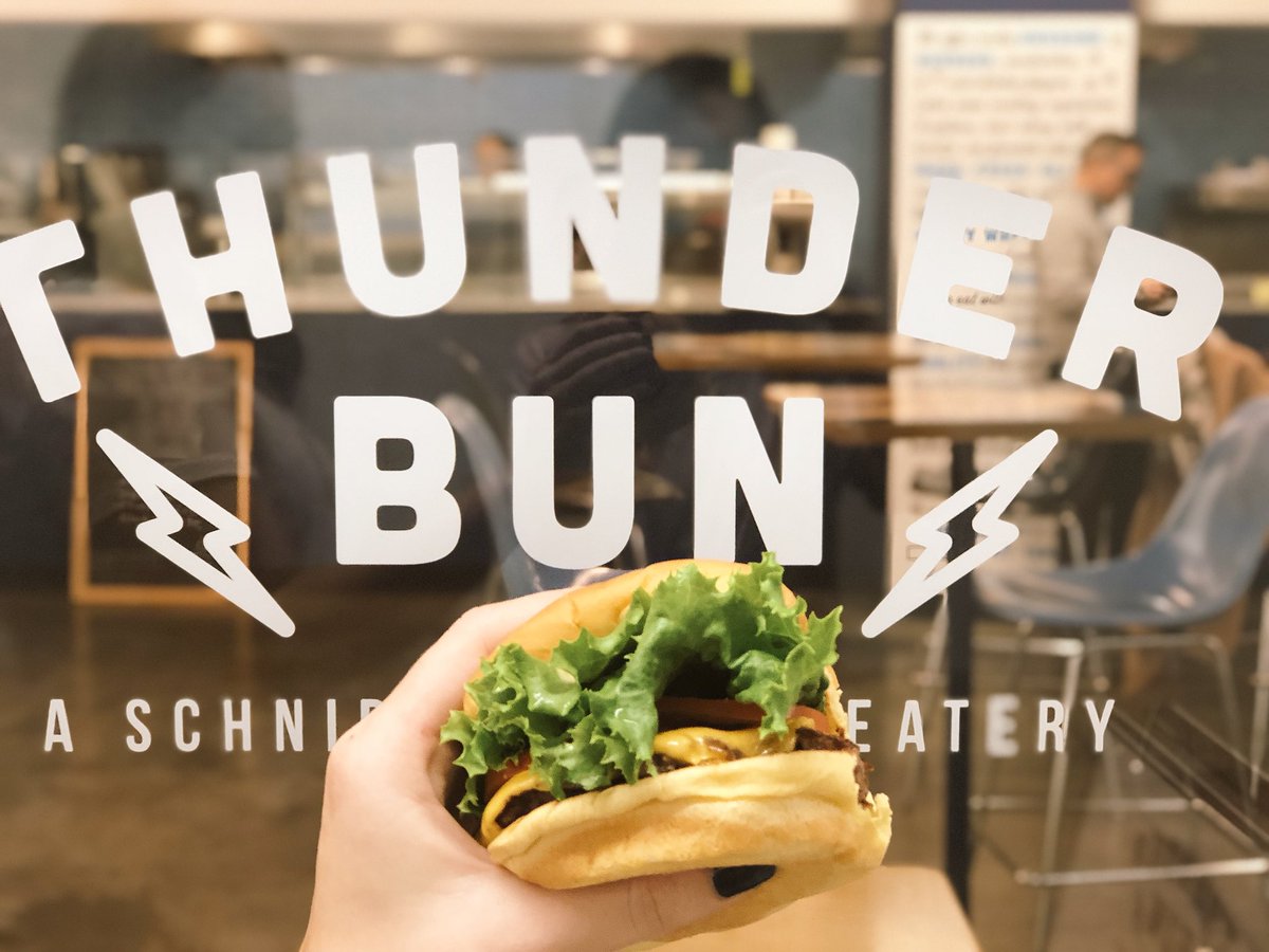 We stopped by #ThunderBun in FiDi for some burgers &amp; sandwiches. A tasty spot down in 1 NY Plaza 😋😋
