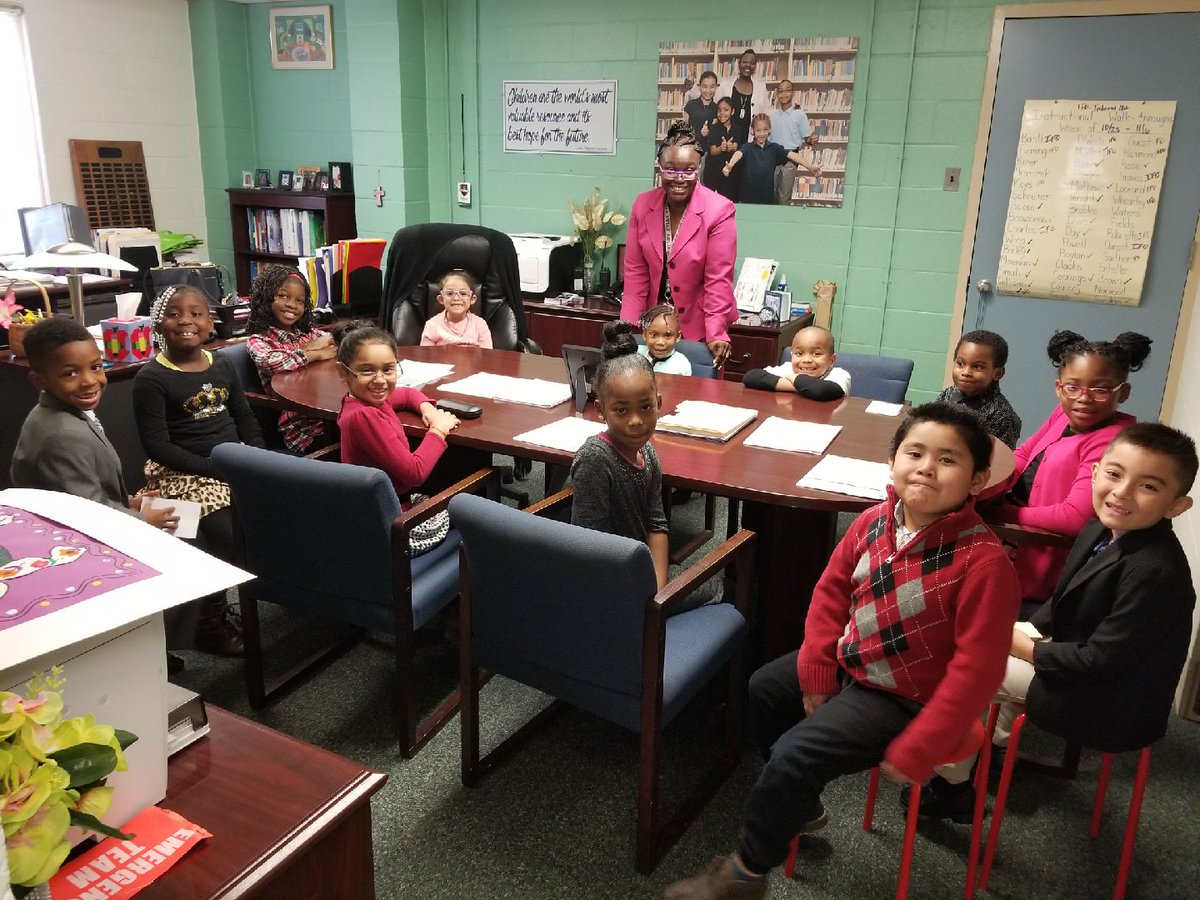 VanBokESAACPS's tweet photo. Future school principals #changingtheworldonestudentatatime #AACPSAWESOME https://t.co/vhxntD6LB4