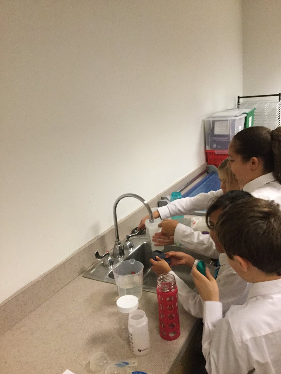 BISCLPYear5's tweet image. Testing out our measuring skills #fearlessfireflies #practicalmath #welovelearning