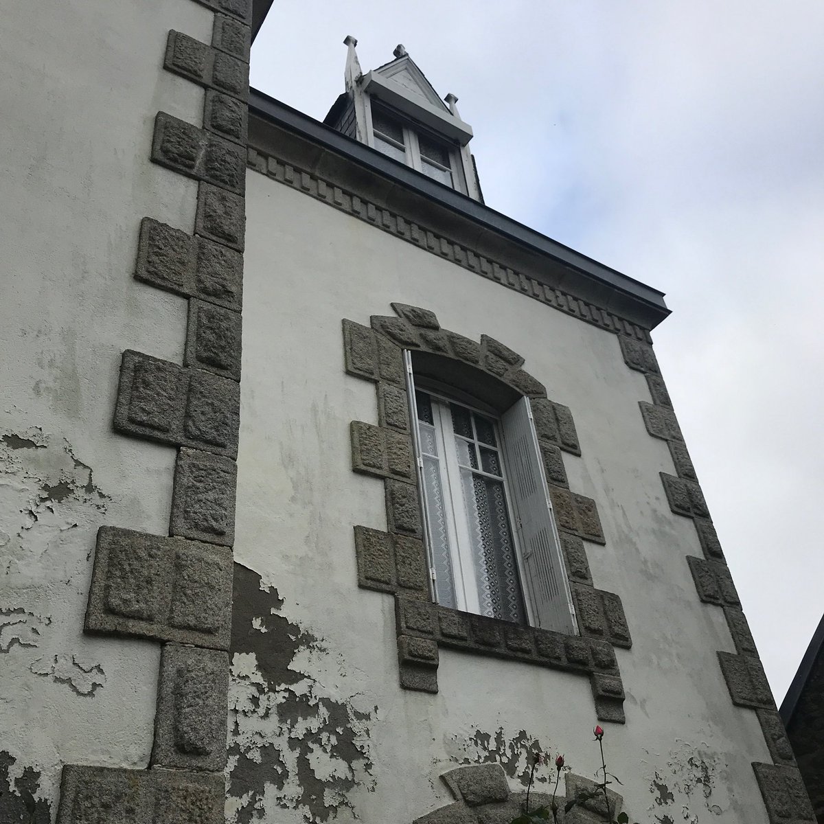 loft_75's tweet photo. This 19th century #old and #abandoned #britanny #house is our #latest #architecture and #interiordesign #playground #soon #loft75 #france https://t.co/3sQsPXzu0t