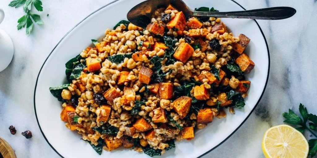 TooshFoods's tweet photo. Looking to spruce up your salads? Try this Roasted Sweet Potato, Kale and Farro salad that’s packed with healthy ingredients https://t.co/SBPuUvqR7Y https://t.co/w20wkCy1wm