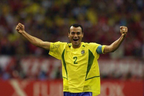 FootballRemind's tweet photo. A REMINDER:
Which legendary Brazil full back was better? 🇧🇷
Cafu- 142 caps, 2 World Cups
Roberto Carlos- 125 caps, 1 World Cup
Retweet for Cafu
Like for Carlos
#ModernFullback https://t.co/smhJxH0N6x