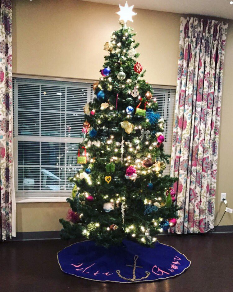 DeltaGammaWWU's tweet photo. We didn’t think it was too early to bond over candy canes and Christmas music 🎄☃️ https://t.co/NXFnHK4GCL