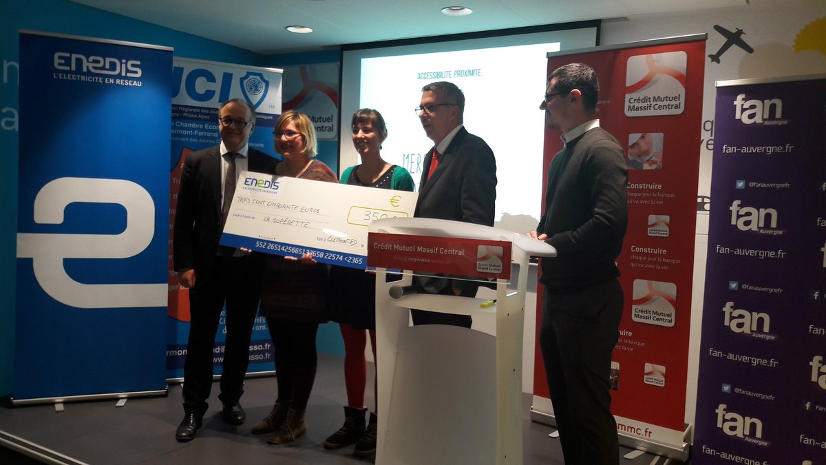 Estelle_Kfmn's tweet photo. Remise des prix #CJ2E, concours @JCE_France visant à mettre en lumière les pépites de nos territoires. Après @CCoshaker, lauréat national 2017, félicitations aux lauréats locaux @avec_plaisirs et @agencesuperette ! #AudaceJCEF https://t.co/i4PGyjVChv