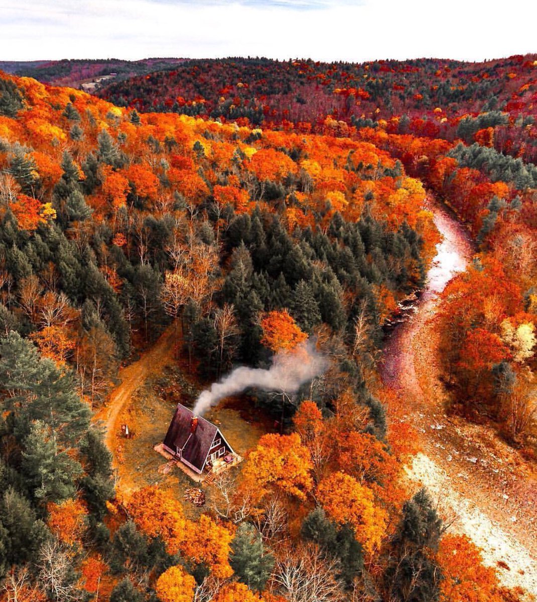 Waterfallfilms's tweet photo. Fall has never looked so good. Wishing we could teleport here today and capture this beauty! #Fall #Travel #Film #Landscape #Photography #WaterfallFilms https://t.co/vmlgdnV1V9