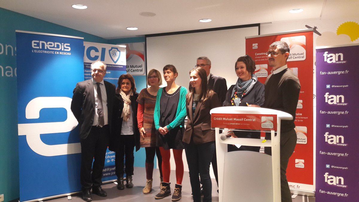 Estelle_Kfmn's tweet photo. Remise des prix #CJ2E, concours @JCE_France visant à mettre en lumière les pépites de nos territoires. Après @CCoshaker, lauréat national 2017, félicitations aux lauréats locaux @avec_plaisirs et @agencesuperette ! #AudaceJCEF https://t.co/i4PGyjVChv