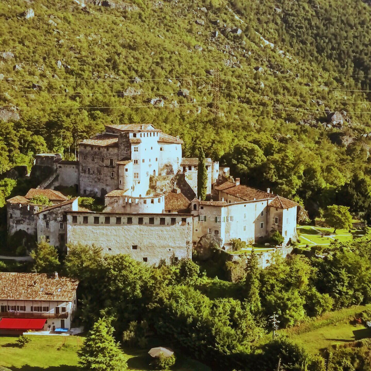 CastelPietra_TN's tweet photo. Confermato il pranzo di Natale al castello. Altre info su https://t.co/QGKrbrGR3n #liveyourcastle #castelpietra #calliano #trentino #eventi #visite #degustazioni #banchetti #matrimoni https://t.co/oY2JLwjx20