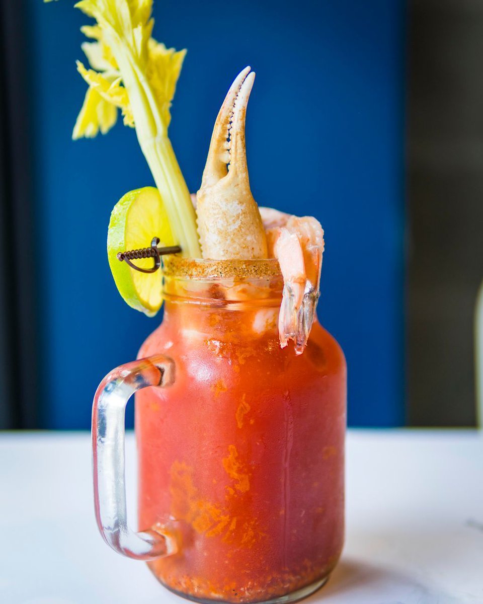 Make this #boozedaytueday count with a drink that eats like a meal 🦀🦐🍅🥒

#hamont #hamontfoodie #hamonteats #dranks #caesar #tuesdays #booze
