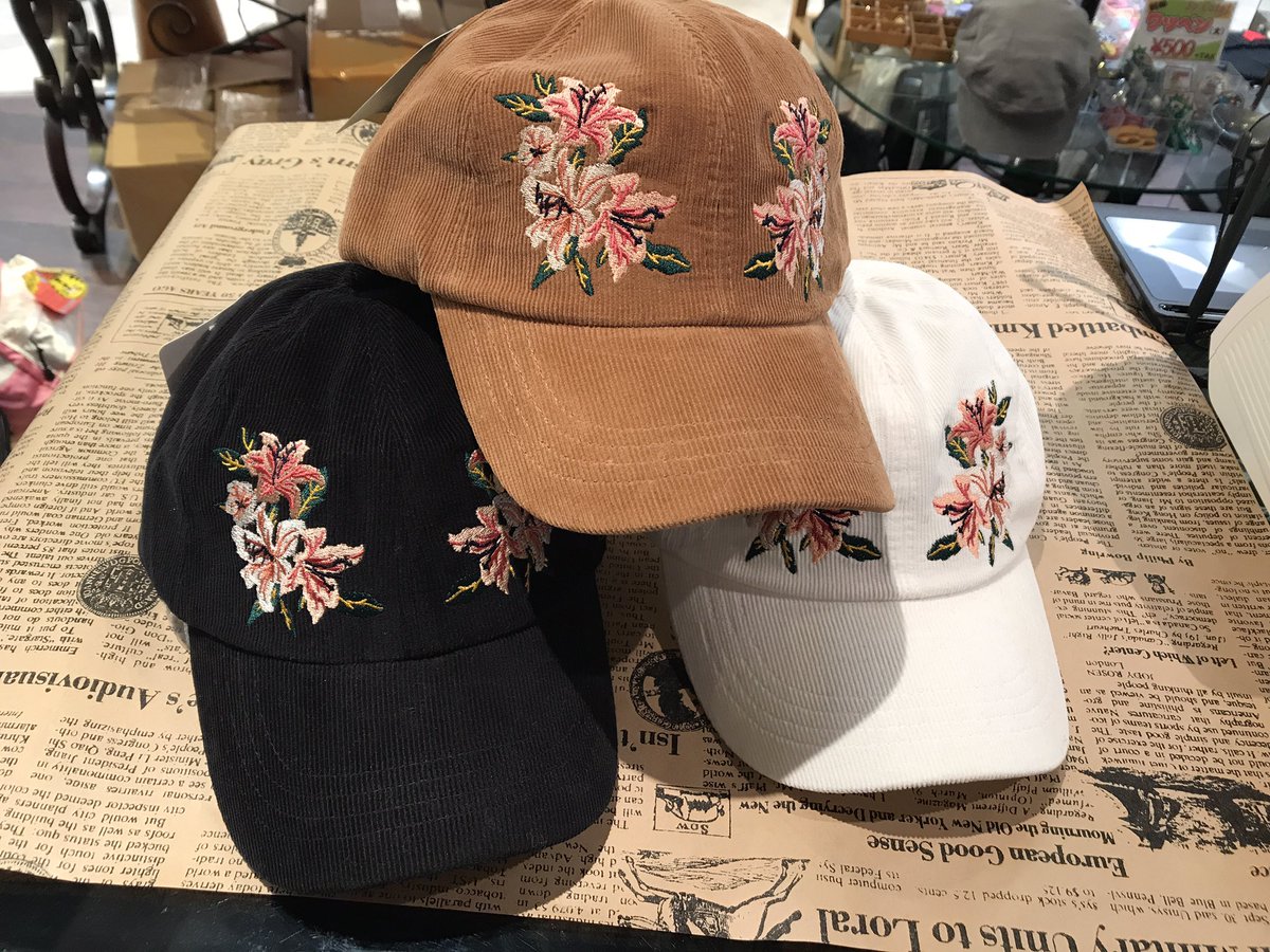 Cap Star Sur Twitter トレンドitem 花柄刺繍にベロア生地という豪華なcap オシャレに敏感な女の子はみんなもってるitemです すべて 2900 Tax ご来店お待ちしております キャップスター キャナルシティ 福岡 刺繍 ベロア Cap Https T Co
