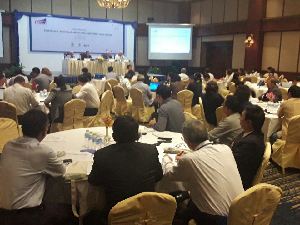 dmtpruett's tweet photo. Companies, govts and civil soc join #MekongAgInvestCon workshop convened by @Oxfam #MRLG #IPSARD #landrights https://t.co/Mf9LgM2Kcn
