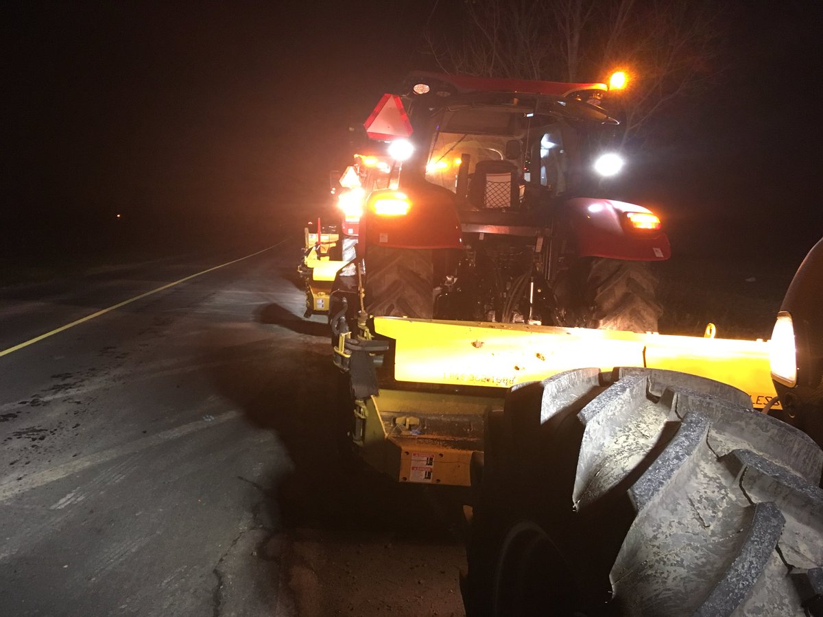 derrickPRF's tweet photo. Some machinery moving tonight with @AndrewH713. Eight in convoy. https://t.co/mObMRfvtGN