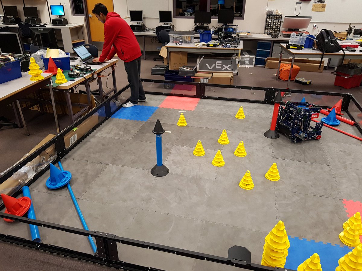 teacher_reuben's tweet photo. 70pt autonomous. The official 3rd place autonomous in the world is currently at 69 (https://t.co/56DHfZsvUN). #vexrobtics #ECLearns https://t.co/o4001aXGHD