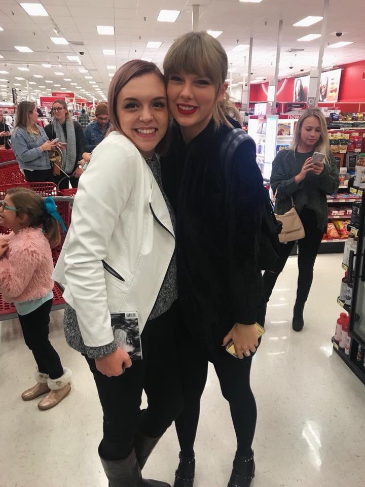 Check out our #ArtistMax #Alumni @Bethany_AnnW with <a href="/taylorswift13/">Taylor Swift</a> 😉 Two ⭐️’s in one pic - how do ya like that? #ff #follow #bethanyann 👉🏻 artistmax.org/artistmax-feat… #losangeles #nashville #TaylorSwiftNOW #taylorswift #rep #repuatation #newmusicalert