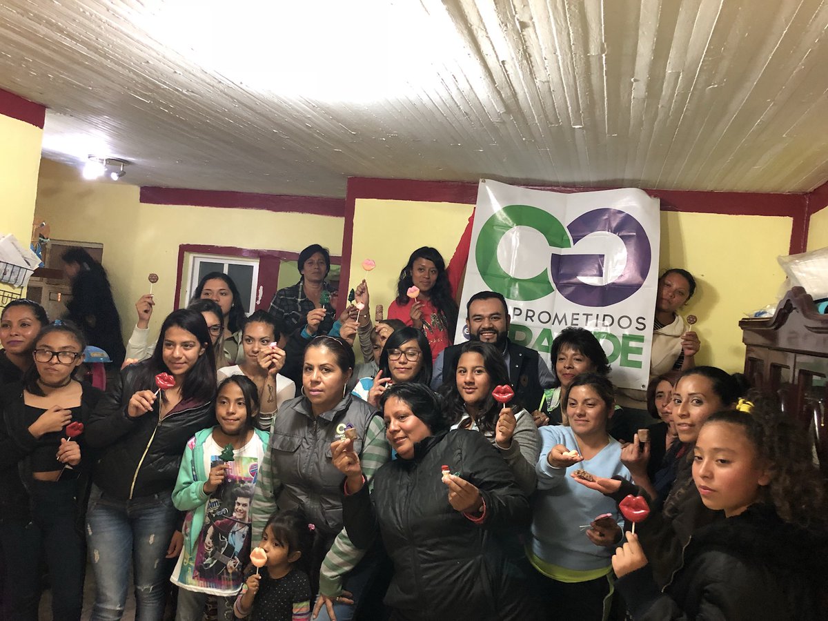 isra_p_g's tweet photo. Llevamos a la colonia #SanAgustin En #Ecatepec el taller de elaboración de figuras de chocolate seguimos trabajando @CG_Ecatepec @NormaPonceO @candy_rponce #ComprometidosConEcatepec https://t.co/nsUL9rqytv