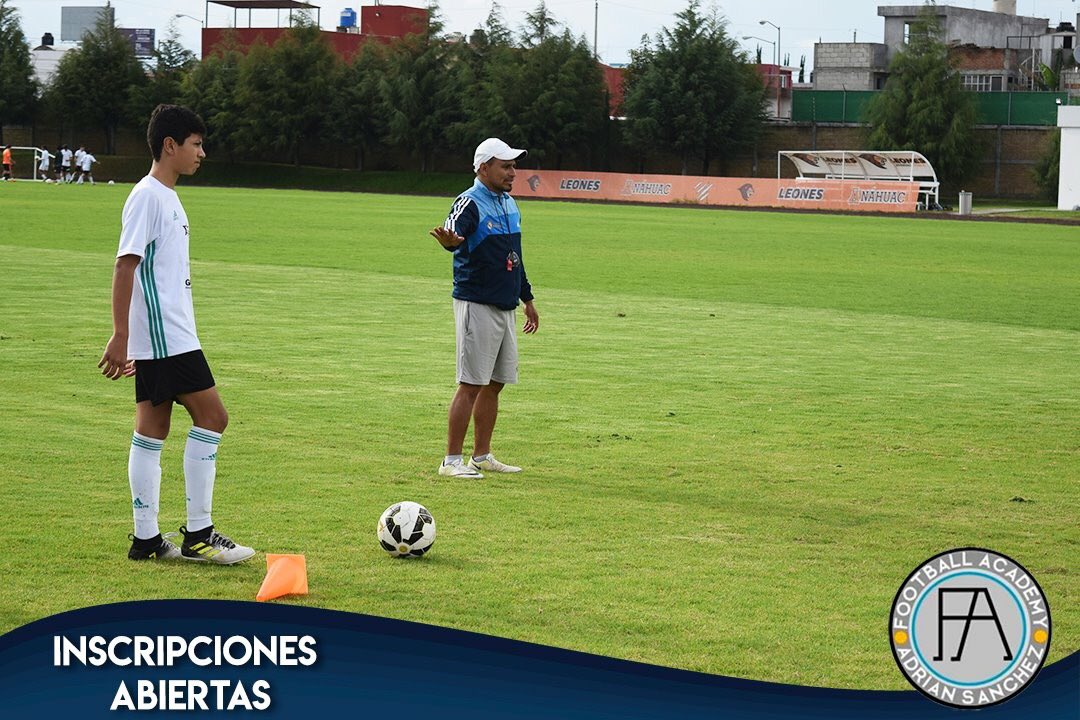 FootbalAcademy's tweet photo. Nuestros profesores se encargan de que nuestros alumnos desarrollen sus habilidades al máximo. 

¡Inscripciones Abiertas! https://t.co/kos1XOwhVy