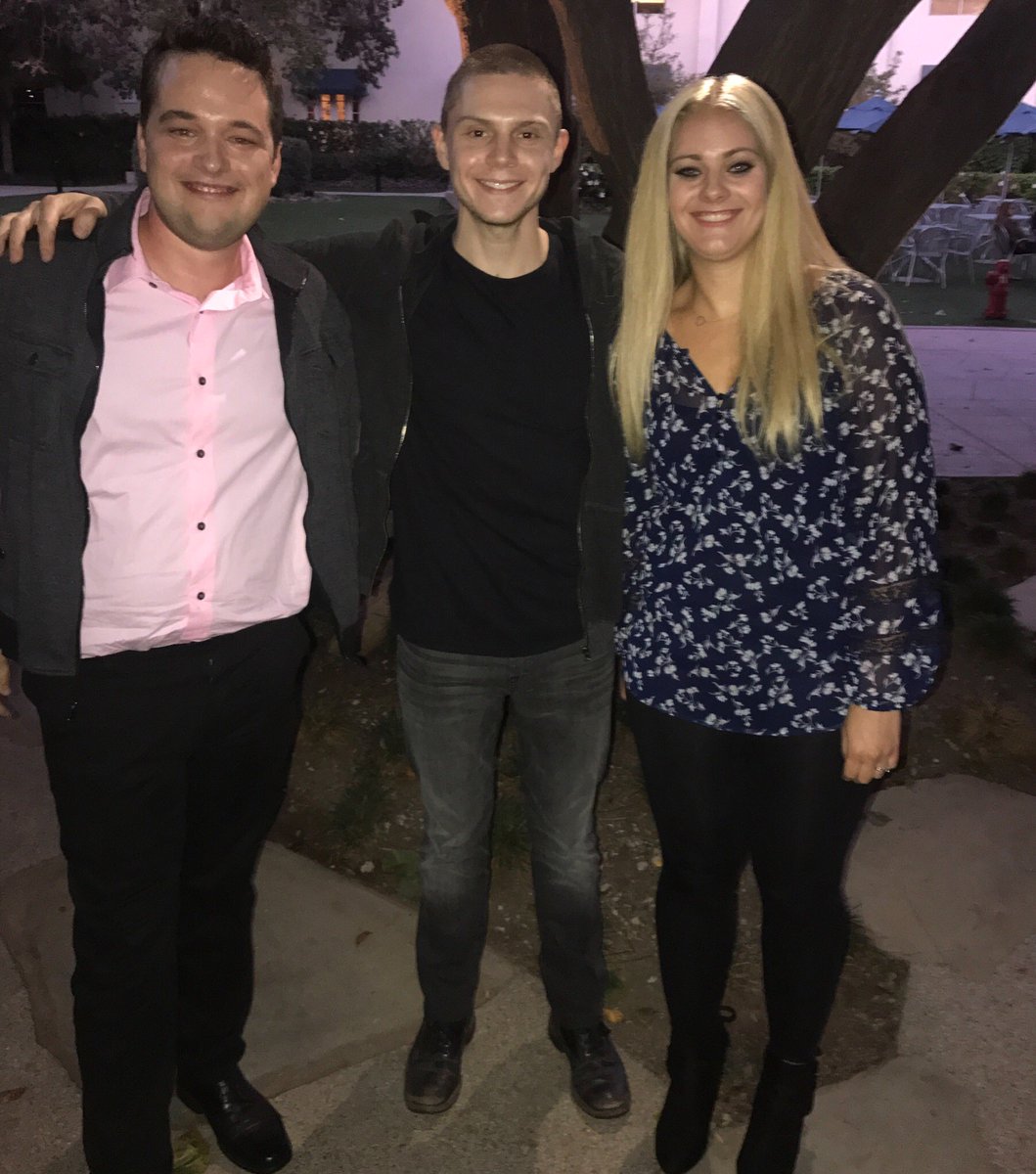 EvanPBrazil's tweet photo. E aqui estão os vencedores!
Além de conhecer o elenco e almoçar com Evan Peters, o casal (Matt e Ashley) participou do último episódio de #AHSCult. O grande final da temporada vai ao ar hoje nos Estados Unidos e amanhã, à 00:00, no FX Brasil. https://t.co/LeLedL656c