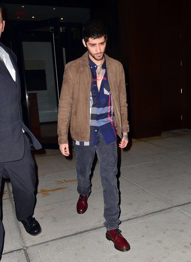 ZaynJMNews's tweet photo. #NEW | Zayn out in NYC! (#8-9) via celebsofcolor https://t.co/KmSc9UMmeU