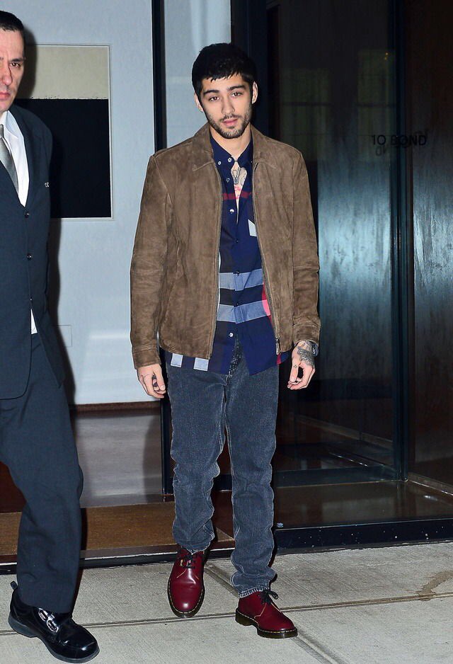 ZaynJMNews's tweet photo. #NEW | Zayn out in NYC! (#8-9) via celebsofcolor https://t.co/KmSc9UMmeU