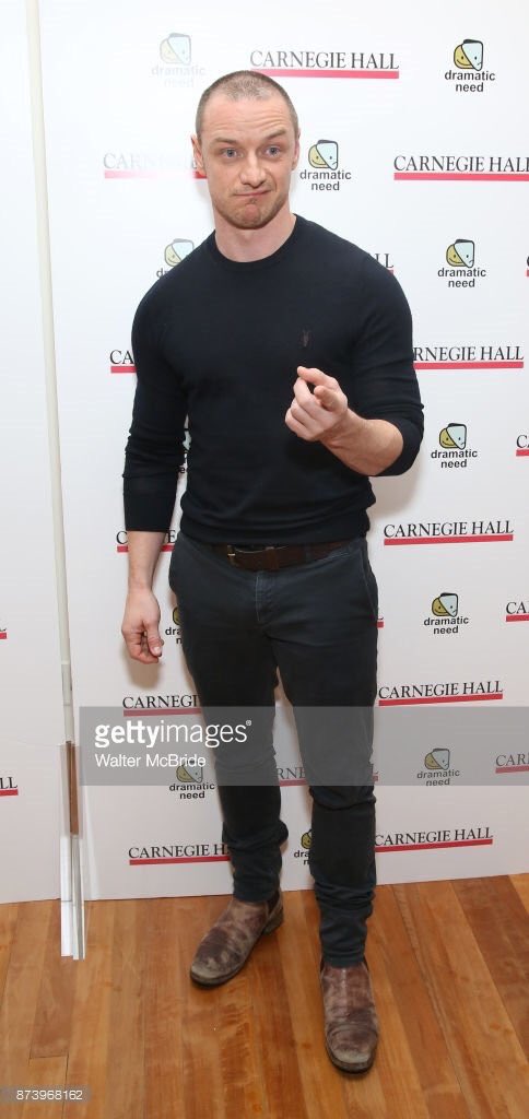 jamesmcavoyph's tweet photo. When I thought he was doinf a Finger Heart sign 😅❤️ #JamesMcAvoy #CharlesXavier #ProfessorX #XMen #XMenDarkPhoenix #Split #Glass #Submergence #AtomicBlonde #SherlockGnomes #DramaticNeed @carnegiehall #CarnegieHall #TheChildrensMonologuesNYC https://t.co/9g8XvZucrD