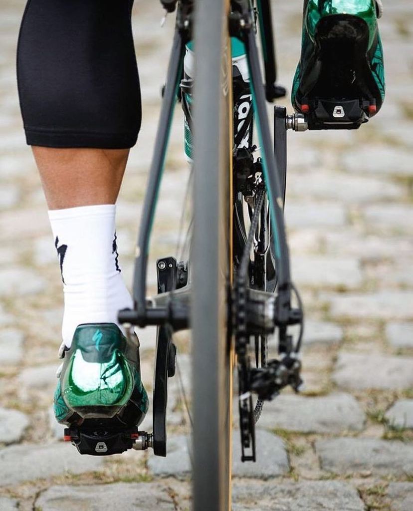 specialized_ca's tweet photo. Sagan Rolling Stones⠀
⠀
#iamspecialized #sworks6 #roubaix #smootherisfaster ⠀
#petersagan #roval | Rider: @petosag… https://t.co/QrO1fqKI5d https://t.co/LGvIzhAvy7