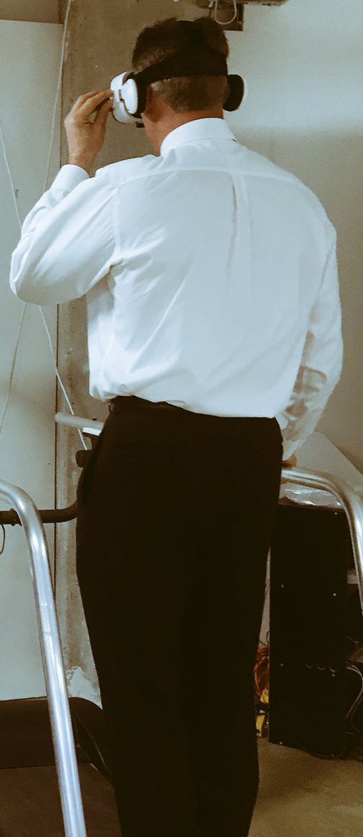 MotiveXR's tweet photo. During @usembassynz visit @USAmbNZ had a walk around in Virtual Reality, as you do - he picked it up quickly, got to try it out using #smartphoneVR and @oculus #WalkinginVR #VR https://t.co/QQAjmcbd41