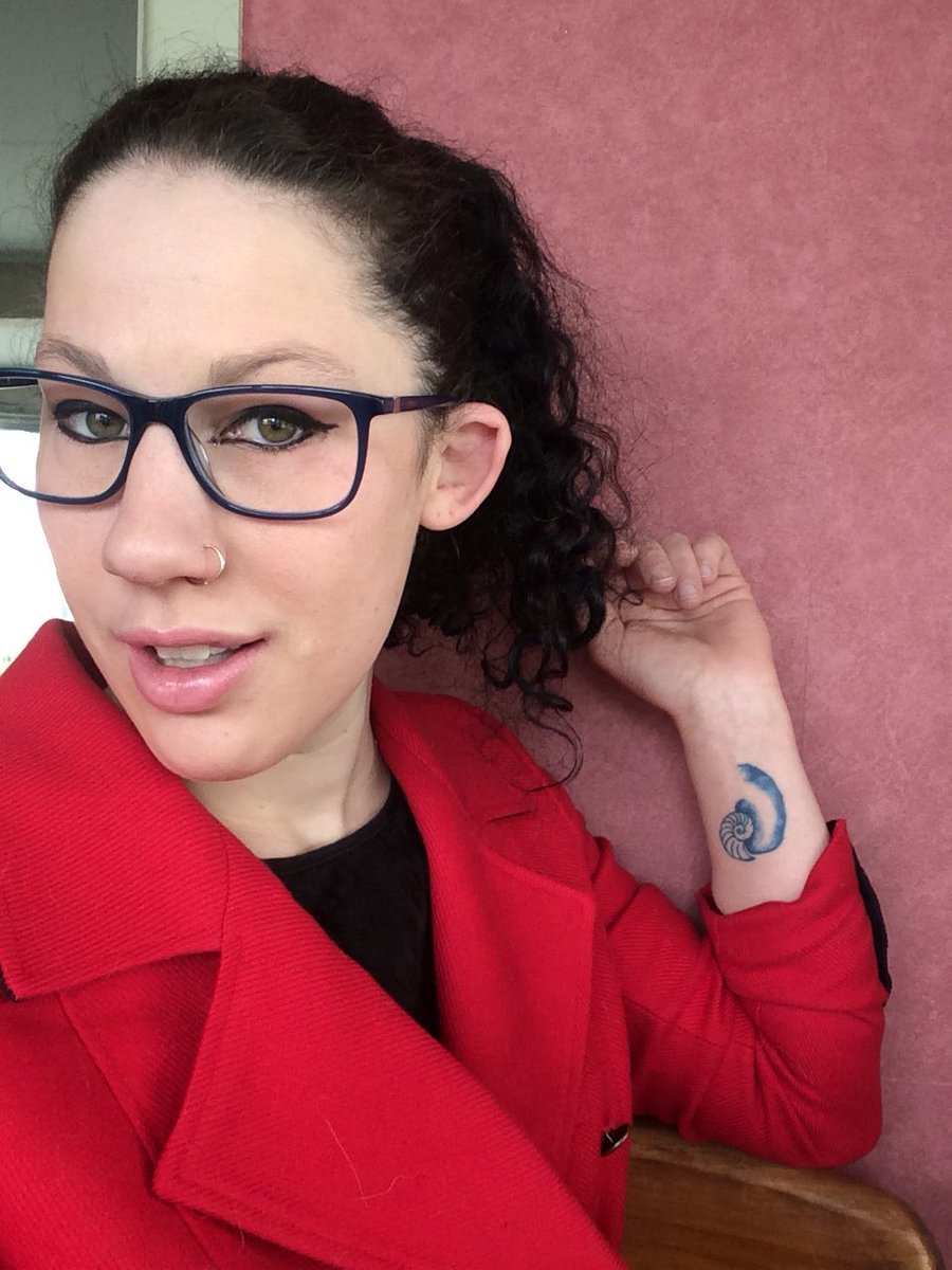 Crystal Blade в Twitter: „Having a cosima kinda day , I love this tattoo @tatianamaslany #cloneclub #cosima #orphanblack #sestra #324B21 https://t.co/wpvMf9ZxKN“ / Twitter