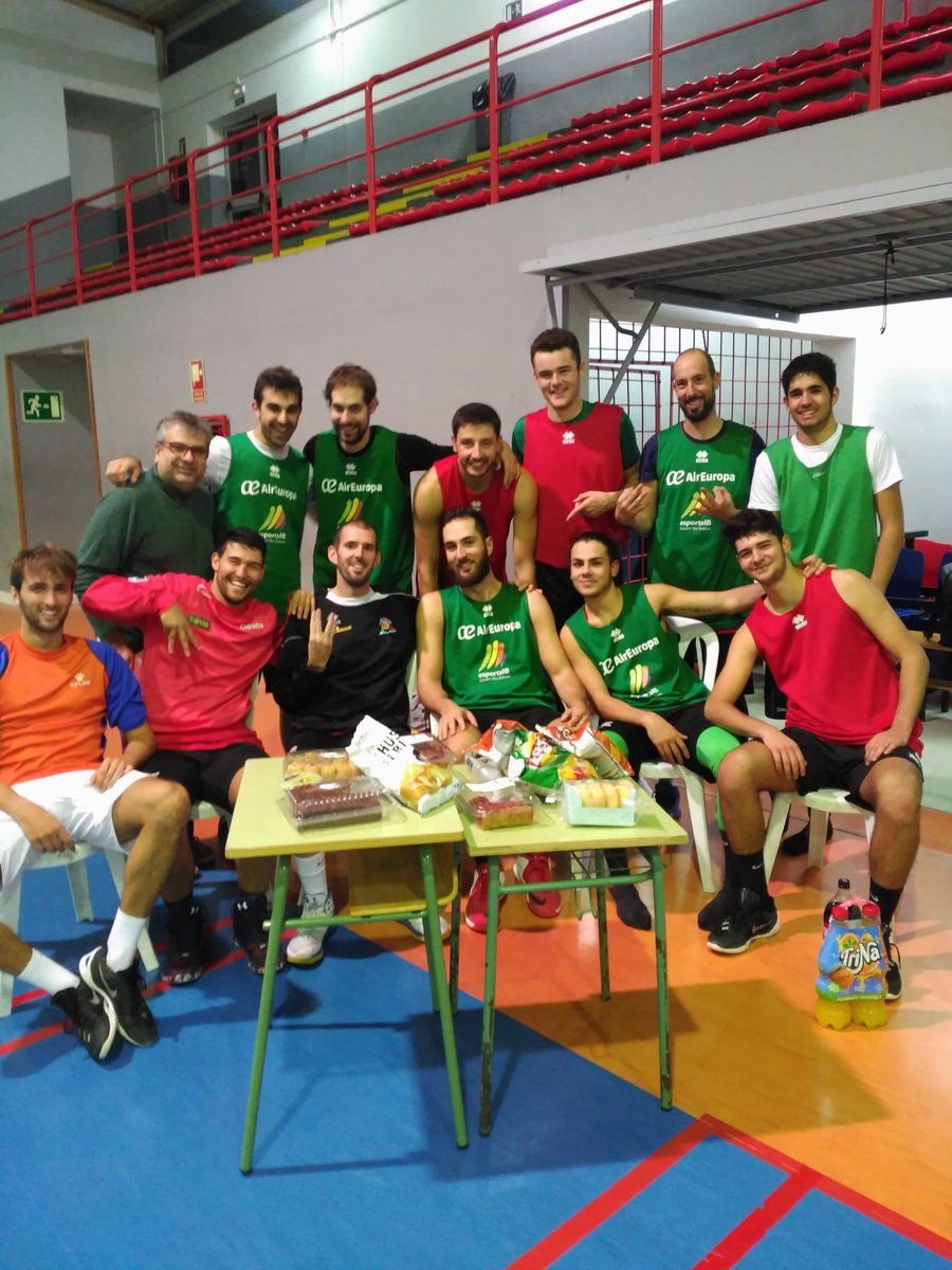 pautt75's tweet photo. Celebrando MVP de @cbusta21 jornada 8 - Grupo C "B" EBA @bahiasanagustin Palma @AirEuropa  #SomEBA #OrgullBSA https://t.co/j7BprUZhxv