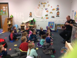 Topeka_Police's tweet image. Learning together through reading- #learningABCs