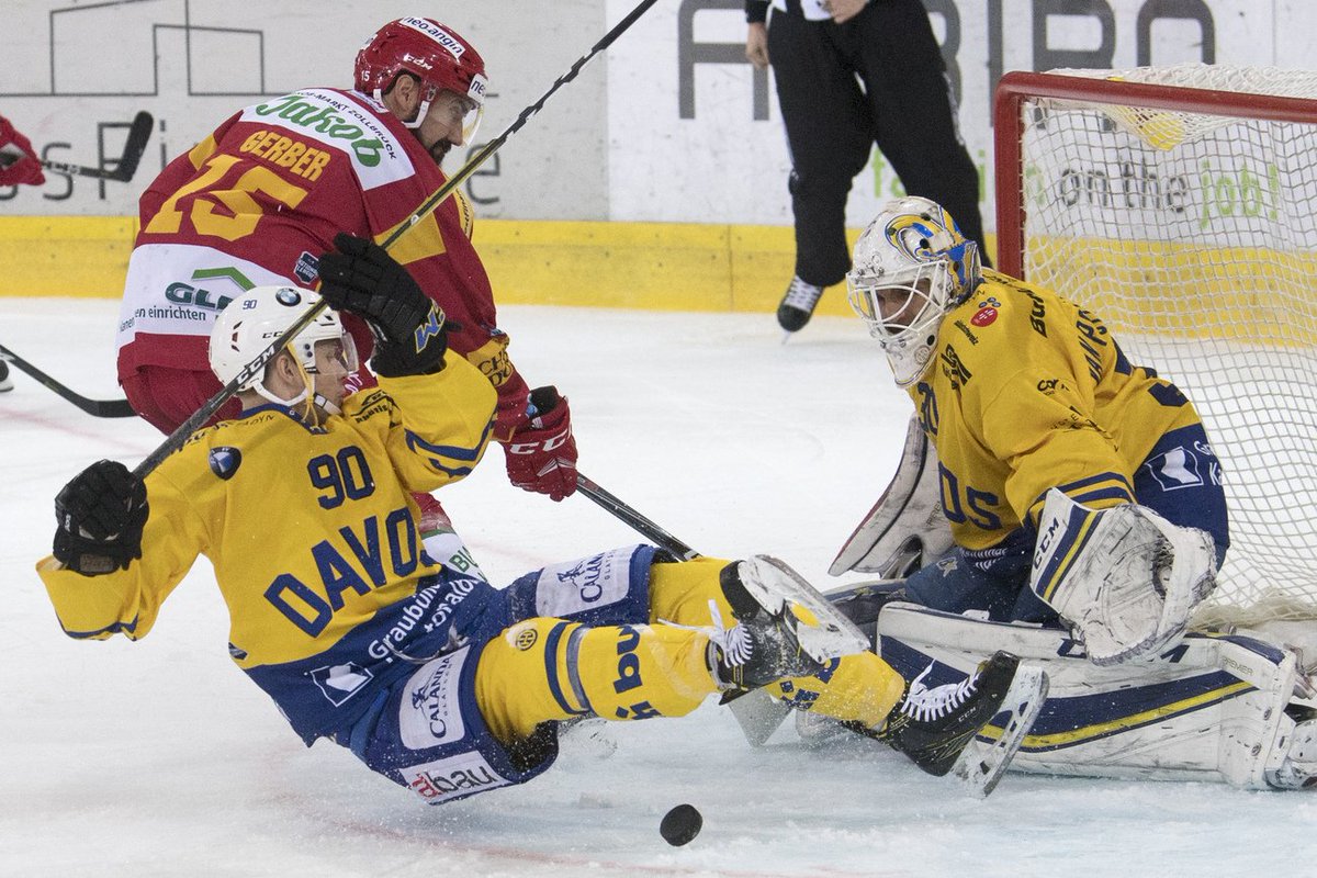 HCD_offiziell's tweet photo. Das Glück stand dem HCD in Langnau öfters bei als auch schon, ja ohne Glück hätten die Davoser in diesem Spiel wohl keinen Punkt geholt. Der Matchbericht zu #SCLHCD auf https://t.co/Zl5mjS1n1r https://t.co/qVNzQpTezc