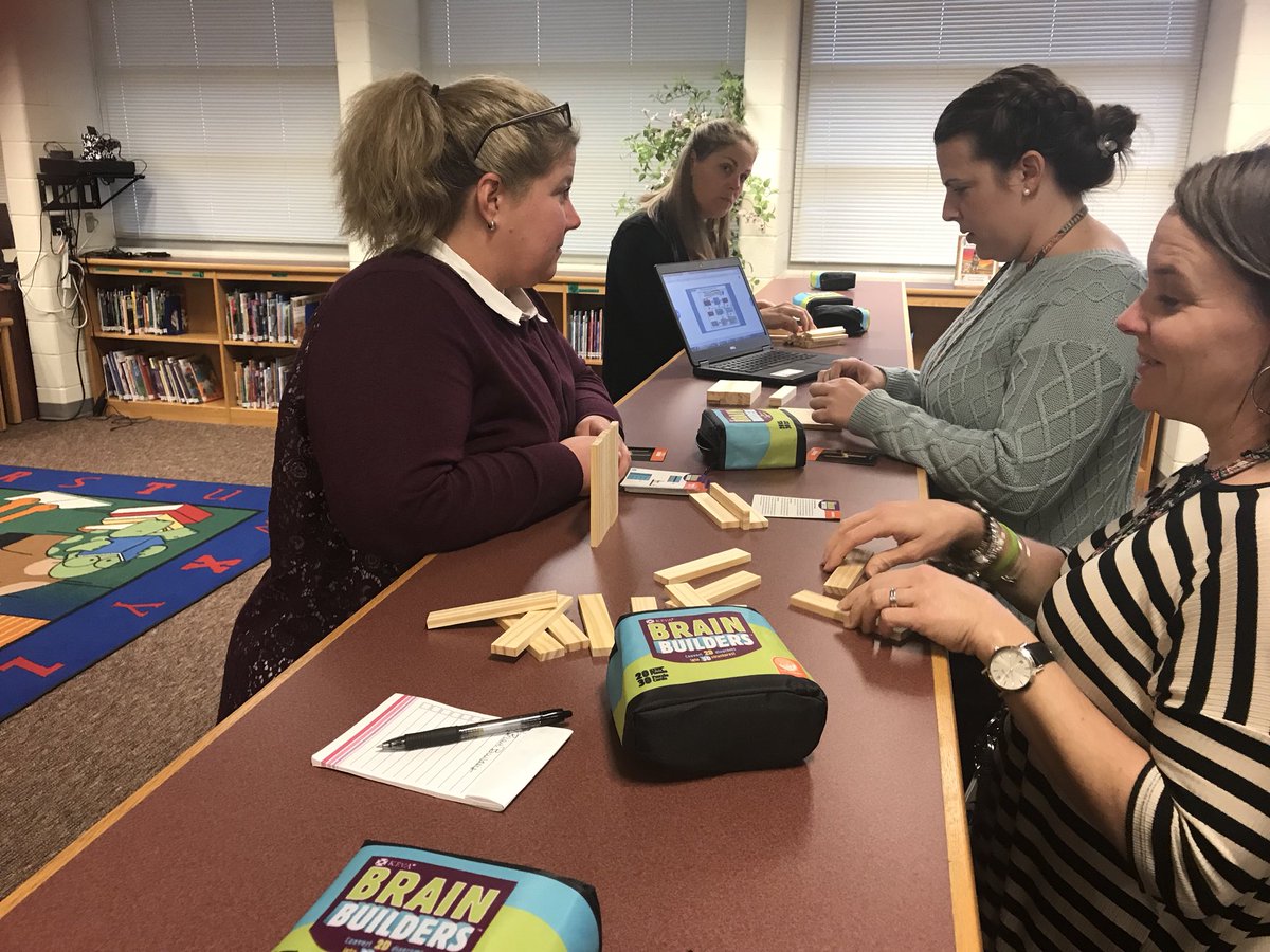 laura_prymak's tweet photo. #WPESwolves teachers learn about STEAM materials/gadgets during our staff meeting! Thanks for exploring with us! #ONEccps @WPESPrincipal #WPESTEAM @STEAMteachCCPS https://t.co/mKcNHEihBC