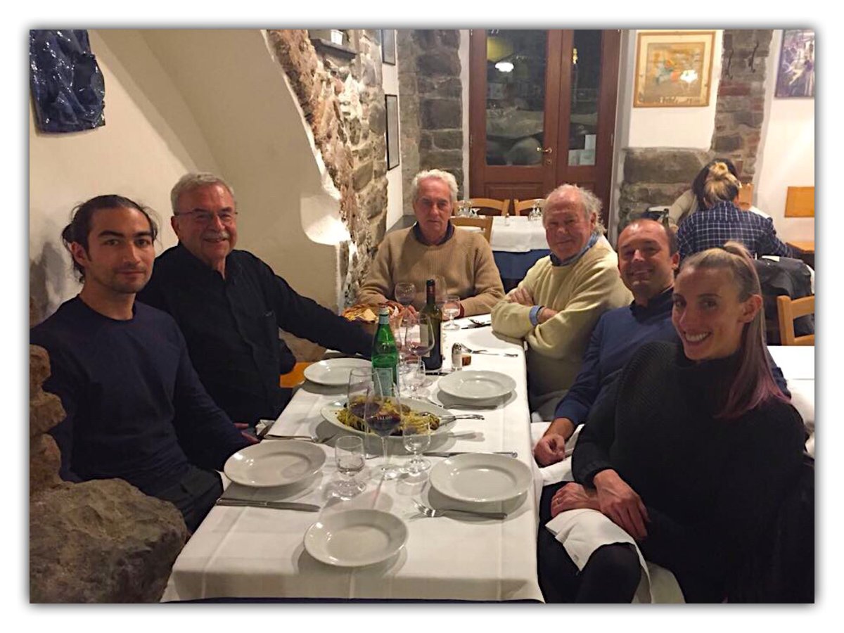 Prendete un martedì sera qualunque a Vernazza,la nipote di J.F.K,<a href="/madisonjkennedy/">Madison Kennedy</a>,ai vertici del nuoto internazionale,il patron del Genova Nuoto My Sport,Enzo Barlocco,l’ex atleta olimpico e allenatore della nazionale,Lino Borello e riconoscerete che la classe non è solo in acqua