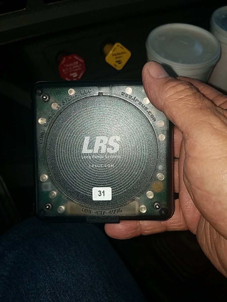 cryotom's tweet photo. Come on flash for me so I can get outta here #thetruckinglife #liveunload https://t.co/TAE8ABCnJF