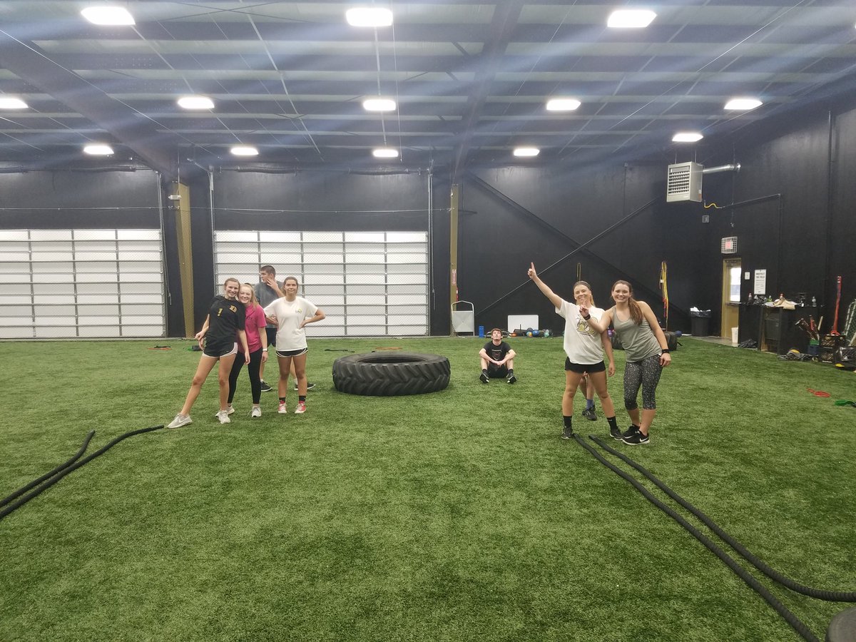dburgsball's tweet photo. @jo_carly11 @Hjackson @caldw3 @sarah_putman_16 @Katlyn_Canada #WTP #KAN https://t.co/V2pwlDteWn