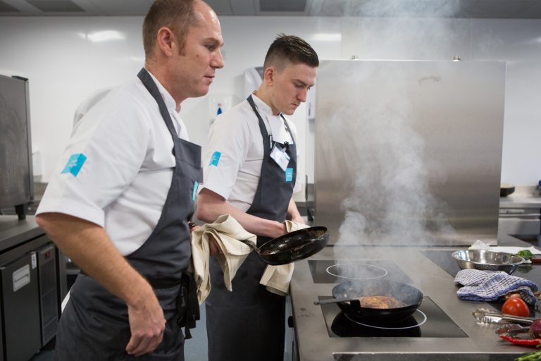 CJUKChefs's tweet photo. We understand how stressful it can be working a 12-hour shift but only being paid for 10! 
Get paid for every hour you work with CJUK #ABetterWay #InterimChef #Hospitality #ChefsJobs 
https://t.co/mDhnCQ1NW3 https://t.co/TUDfuWSpap